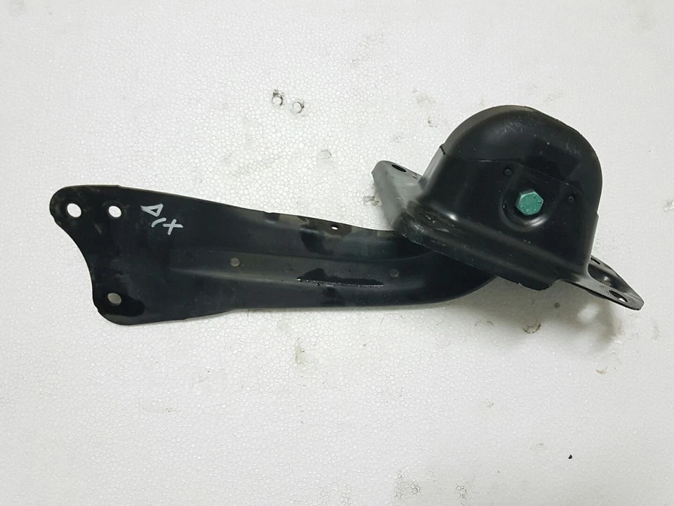 Original Rear Oscillating Arm Right Golf 5 Audi A3 Year 2008 - Image 1 of 1
