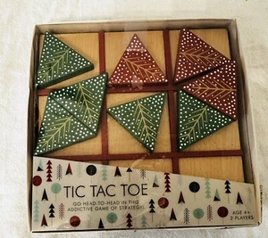 Unopened Winter Tree Triangles Wooden Tic Tac Toe Puzzle, Green And Red - Picture 1 of 4