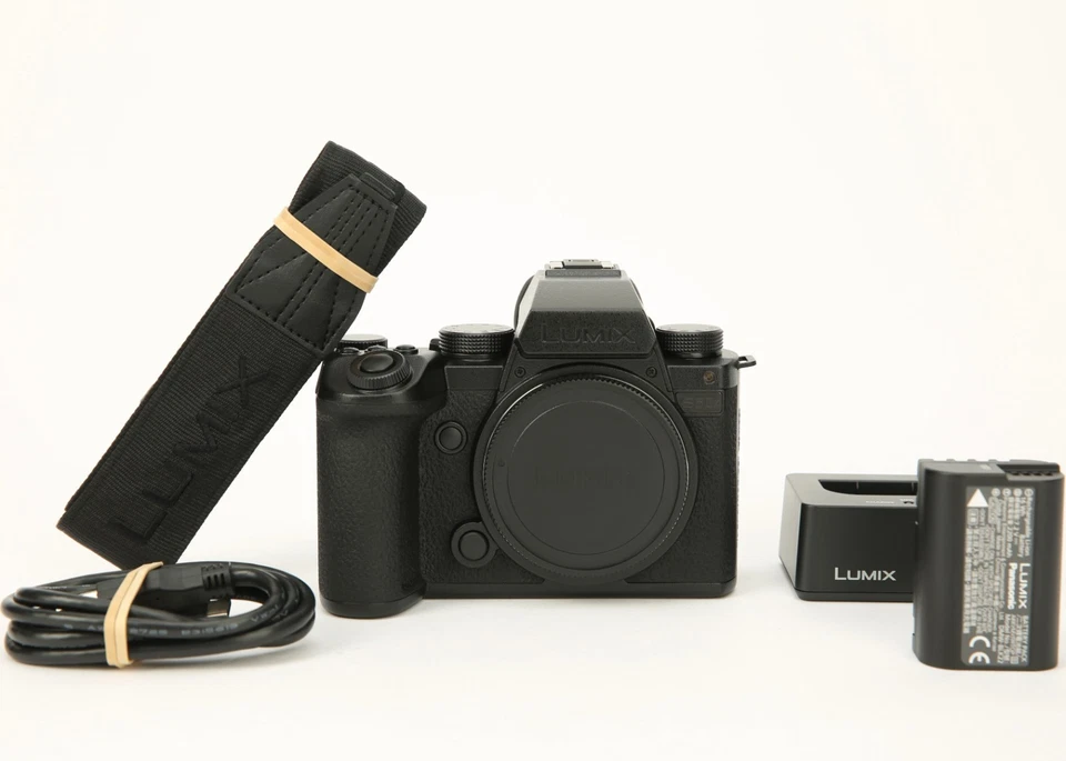 Panasonic Lumix S5 IIX Mirrorless Digital Camera (Body Only) 24.2MP 1090 Shutter - Image 1 of 4
