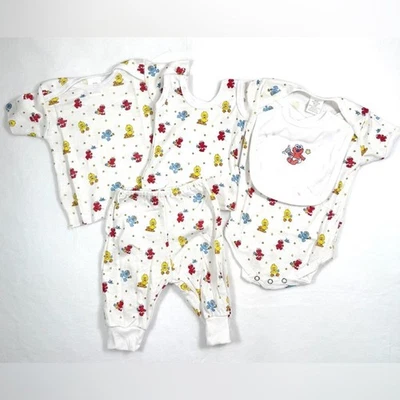 NUEVO CON ETIQUETAS VINTAGE CALLE SÉSAMO Bebé Y2K Bordado Juego a Juego 3-6M DEADSTOCK Foto 1 de 4