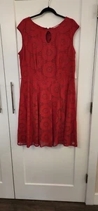 London Times Damen rot Spitze gefüttert Kleid mit Schlüsselloch Größe 16W Neu mit Etikett - Bild 1 von 3