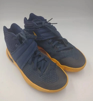 Nike Kyrie 2 Cavs Hombres 7.5 819583-447 Midnight University Baloncesto Dorado Foto 1 de 4