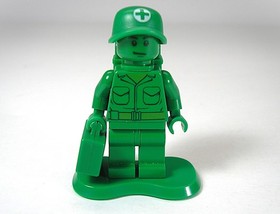 2010 LEGO Toy Story Green Army Man Medic with backpack minifigure toy002 7595