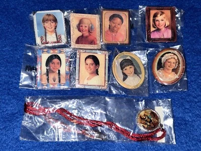 Juego de 8 prendedores American Girl 2003 y kit de collar Addy Samantha Kaya Molly Josefina Foto 1 de 4