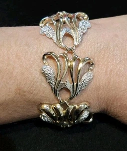 1963 Vintage Sarah Coventry Frosted Feathers Bracelet 7.25" Signed - Picture 1 of 2