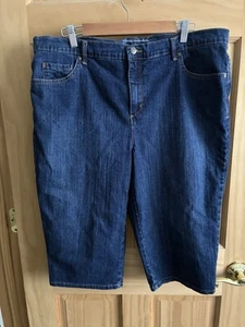 Gloria Vanderbilt Women’s 16 All Around Slimming Effect Amanda Denim Capri - Picture 1 of 10