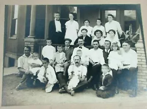 Tarjeta de gabinete grande foto antigua hotel restaurante personal grupo movimiento borroso niño - Imagen 1 de 4
