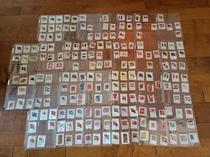 Collezione 190 Bandiere in Feltro Tabacco/Sigaretta VINTAGE Stati Uniti, Hawaii - Foto 1 di 7