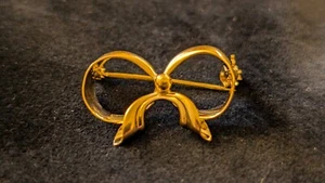 18K Saudi Yellow Gold Bow Ribbon Pin Brooch Lapel 1 inch wide 3g - Picture 1 of 7