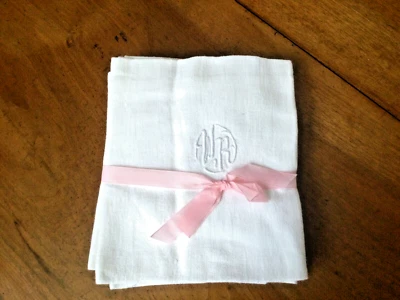 lot de 4 serviettes anciennes françaises blanches lettres  W -R  - n°3 - Photo 1/4