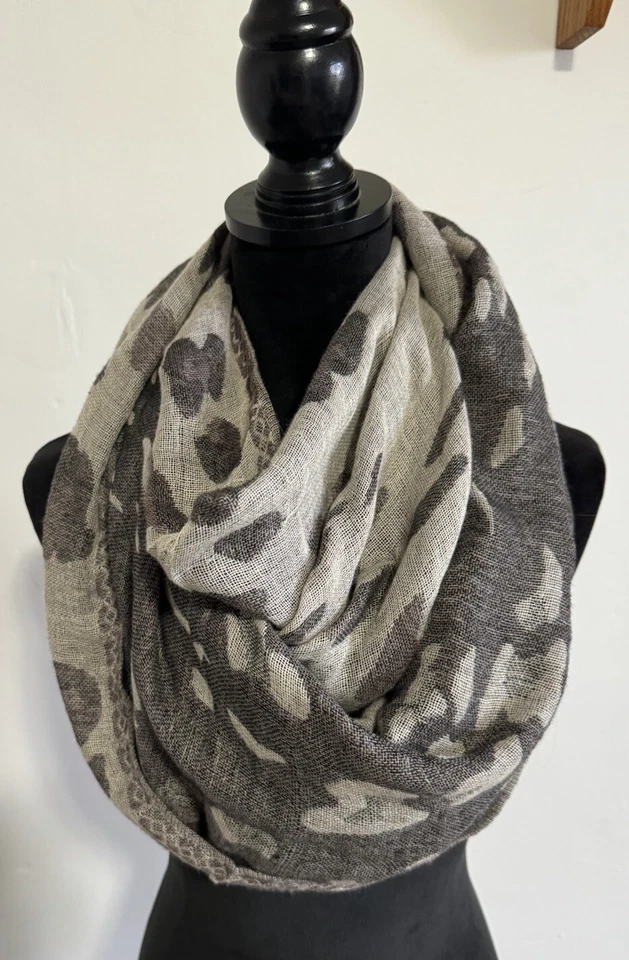 Bufanda infinita con estampado de leopardo Charlotte Russe Foto 1 de 3