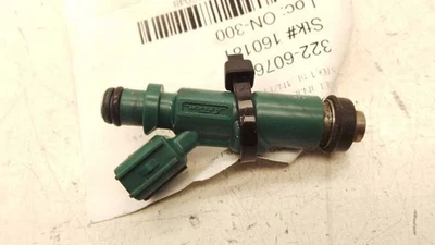 04 05 06 SCION XB 1.5L FUEL INJECTOR 2320921020 - Image 1 of 4