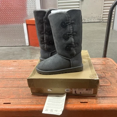 Ugg Australia Vintage Bailey Button Triplet Grey Womens Size 6w Real Lamb Fur - Image 1 of 4