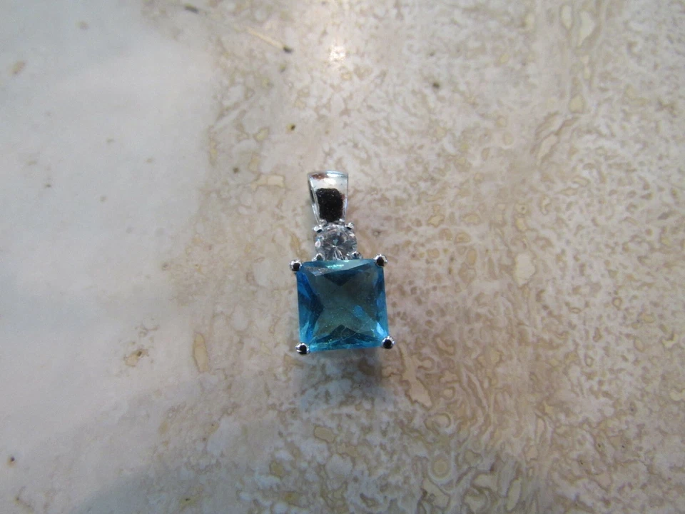 Lindo! Colgante cuadrado de plata de ley 925 (estampado) cuarzo azul aguamarina y circonita cúbica Foto 1 de 4