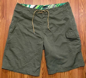 Oakley Board Shorts Green Mens 36 10" Pocket Swim Trunks Skull Label Y2K - Picture 1 of 7