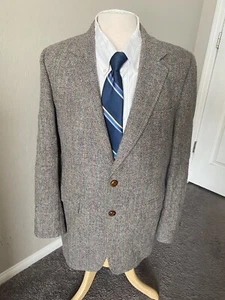 Churchill Harris Tweed Sports Coat Scottish Wool Herringbone Wood Buttons 40R - Picture 1 of 12