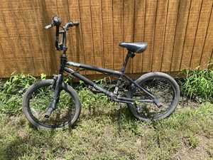 Hyper Bike Co. SpinnerPro Model BMX Flat Black 20" Bike - Local Pickup Only - Picture 1 of 10
