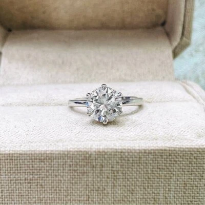 IGI Certified E VS1 Platinum 2.50 Carat Lab Grown Diamond 6-Prong Ring Foto 1 de 4