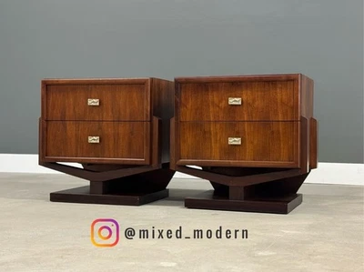 Mesitas de noche brutalistas acabadas - Un par Foto 1 de 4