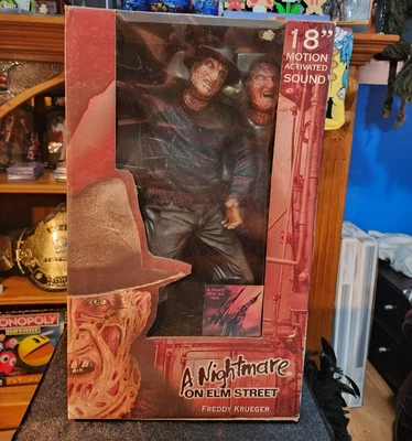 Figura NECA Pesadilla en Elm Street Freddy Krueger Sonido Activado por Movimiento 18" Foto 1 de 4