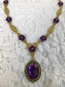 Filigrane Halskette im viktorianischen Stil Blume lila Acryl Kristall goldfarben Messing - Bild 1 von 12