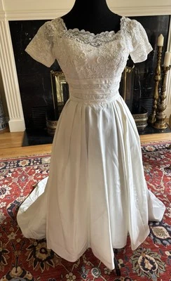 VTG 50s Belle Bride Ivory Taffeta Illusion Lace Short Sleeve Wedding Dress 3XS - Image 1 of 4