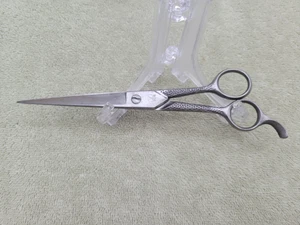 Tijera de pelo vintage espada y escudo texturizada martillada Solingen Alemania 8" - Imagen 1 de 7