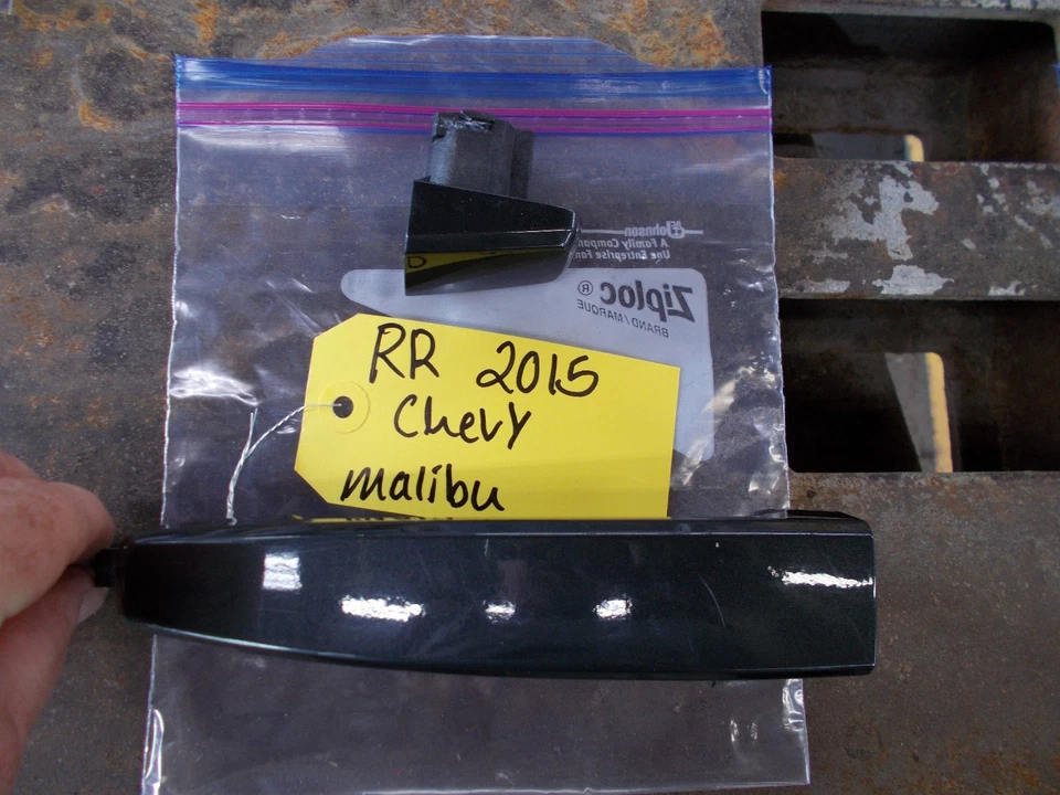 Передняя или задняя правая наружная ручка двери CHEVROLET MALIBU 2015 S-24 от оригинального производителя - Изображение 1 из 1