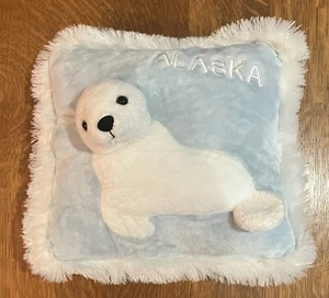 Alaska 3D weißes Siegel blassblaues Überwurfkissen mit Kunstfellfransen - Bild 1 von 5