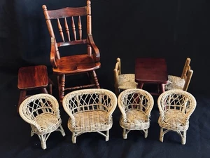 Vintage Posten Puppenmöbel Holz & Korb Stühle Tische Schaukelstuhl Love Sitz 9 Teile - Bild 1 von 24