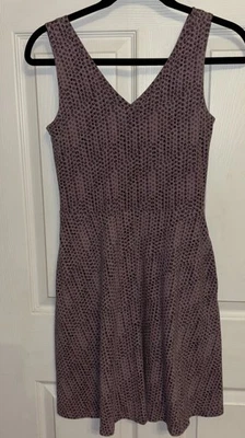 Vestido tejido Pact talla S mezcla de algodón orgánico polvoriento púrpura punto ajuste y bolsillos acampanados Foto 1 de 4