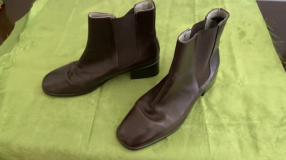 Botas cortas de cuero marrón para mujer talla 8M, inserciones elásticas para fácil acceso Foto 1 de 4