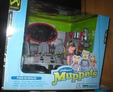 PIGS IN SPACE JIM HENSONS MUPPETS PLAYSET, 2003,  NEVER OPENED, MISS PIGGY ,MORE