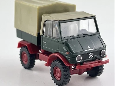 Brekina 1:87 Mercedes Unimog 421 *grün/rot* Kurzpritsche - Bild 1 von 4