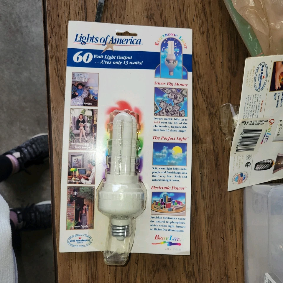 Bombilla de repuesto original Quadlite para Lights of America 2213- 60W = 13W Foto 1 de 2