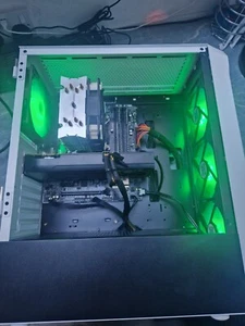 White Gaming PC(Intel i5-6600K / GTX 970 4GB / 16GB DDR4 / M.2&HDD / Windows10) - Picture 1 of 21