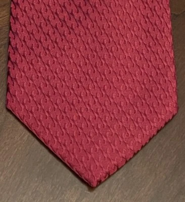 Van Heusen Red 100% Polyester Men’s Neck Tie Made In China - Image 1 of 4