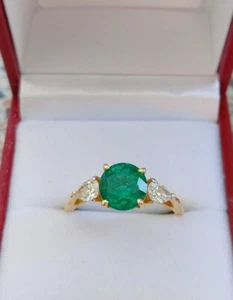 2.5 ct Emerald and Diamond 18k Yellow Gold Ring - Picture 1 of 2