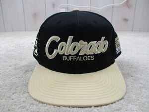 Cappello Berretto Colorado Buffaloes Snap Back Nero Oro Scritta Logo Specialità Sportive - Foto 1 di 15