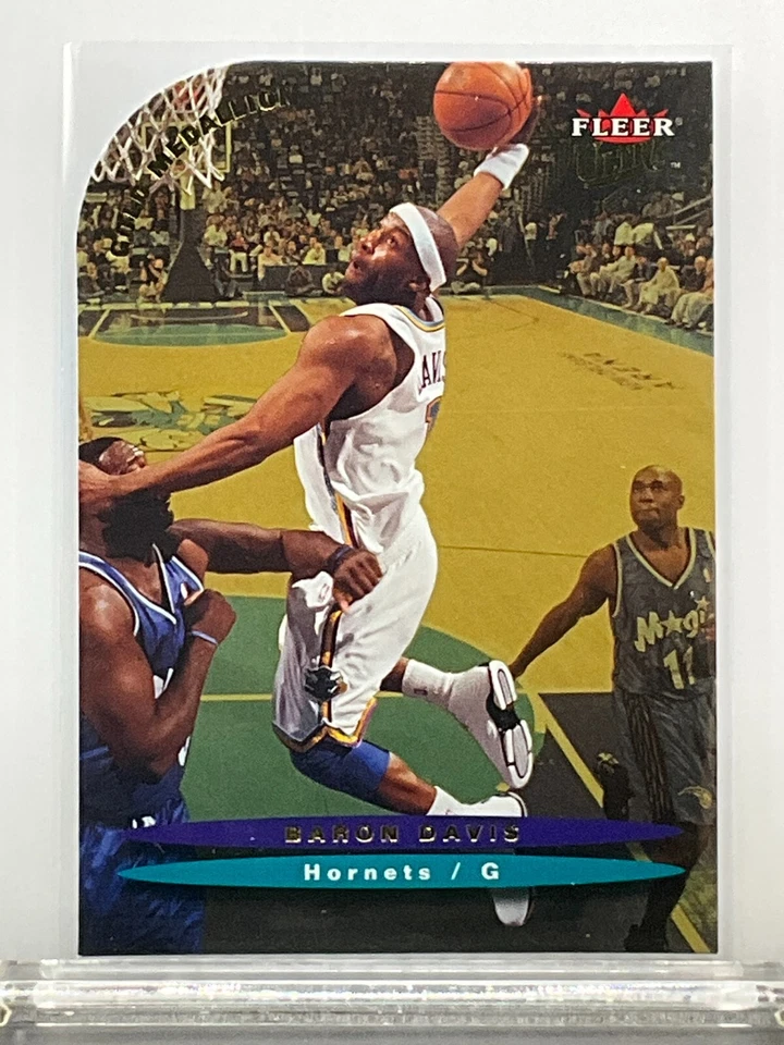 2003-04 Ultra Basketball - Gold Medallion - Baron Davis - Hornets - Image 1 of 2