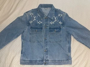 Louis Vuitton Men's Denim Trucker Jacket Washed Contrast Monogram Indigo Size 50 - Picture 1 of 24