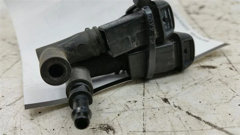 Ford Fusion Windshield Washer Fluid Hood Sprayer Nozzles 2013 2014 2015 2016 - Image 1 of 2