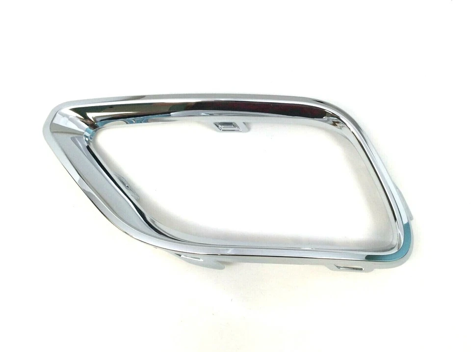 2019-2020 Jeep Cherokee Front LH Driver Side Fog Lamp Bezel Trim Ring new OEM - Image 1 of 3