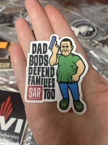 NEU 2025 SHOT SHOW SAR Schusswaffen Dad Bods Verteidigung Familien taktischer Aufkleber Sticker - Bild 1 von 1
