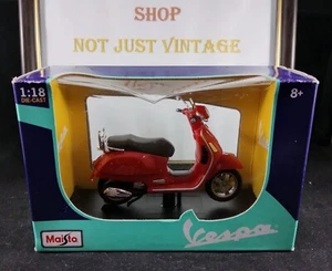 Vespa 1:18 Diecast Maisto GTS 300 2017 Red Boxed - Picture 1 of 2