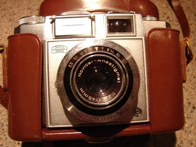 Cámara fotográfica vintage Zeiss Ikon Contina 35 mm con estuche e instrucciones probadas funcionando Foto 1 de 4