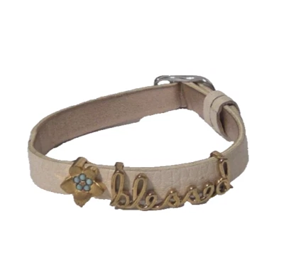 Pulsera Colectiva Stella & Dot KEEP Cuero Blanco 2 Dijes Flor Bendita Foto 1 de 4