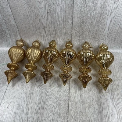 "6 = Juego de adornos de alegría navideña Balsam Hill de paleta dorada 7"" soplado a mano" Foto 1 de 4