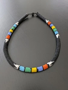 Collana con perle di semi colorati africani - Foto 1 di 5