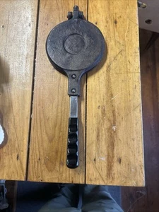 MAiNE ESTATE FIND! VINTAGE HEAVY ORNATE DESIGN CAST IRON KRUMKAKE PIZZELLE MAKER - Picture 1 of 16